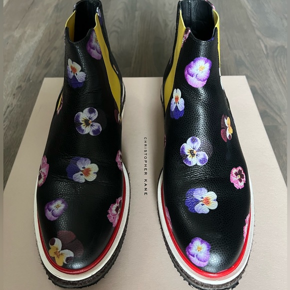 Christopher Kane Resort 17 Ditsy pansy Chelsea boots